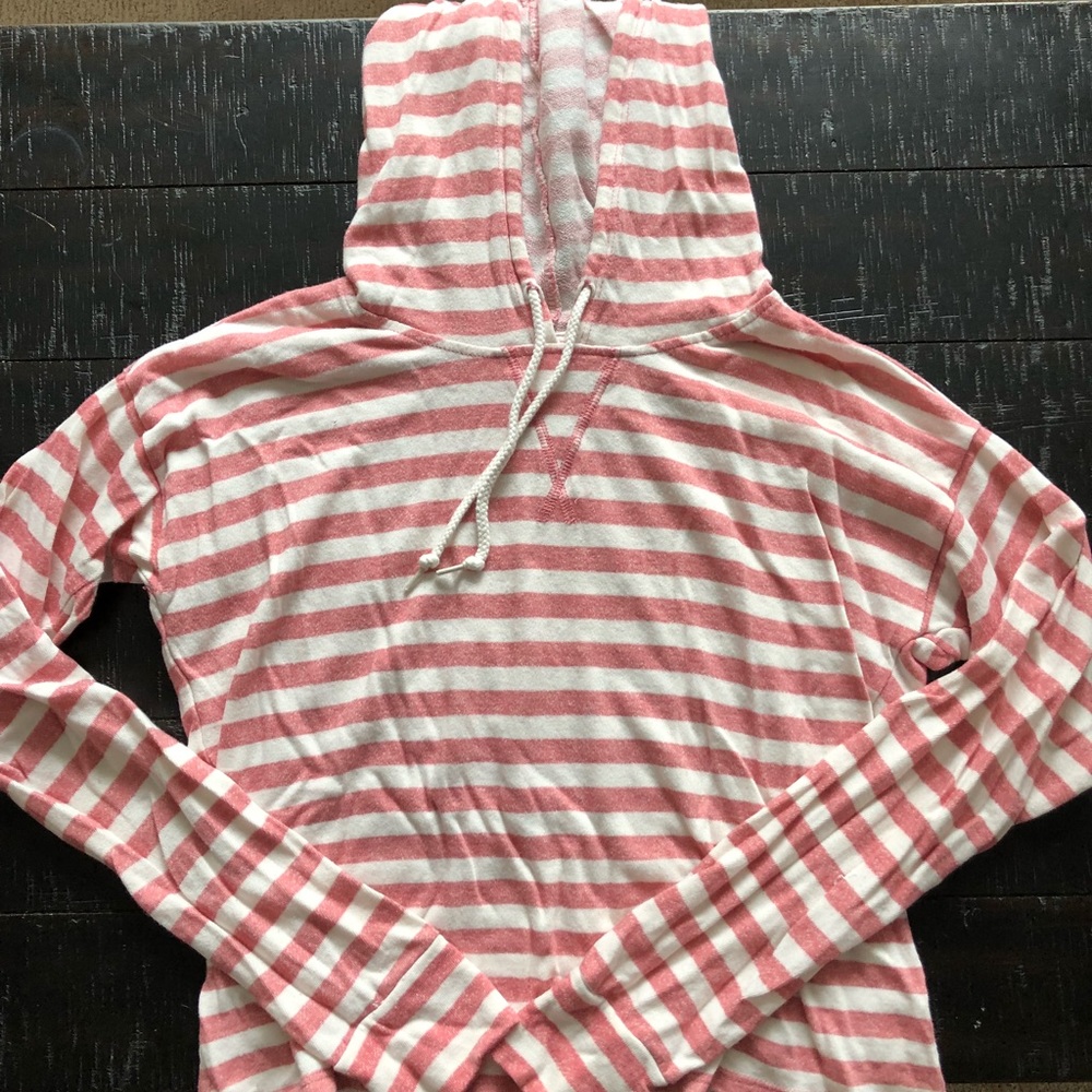 AERO thin sweatshirt.